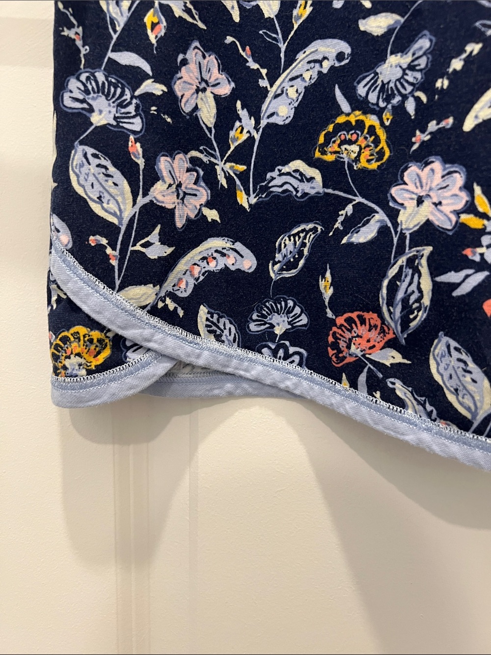 Garnet Hill Asian Wrap Cotton Nightgown Cap Sleeve Size Small. Navy floral. - Picture 7 of 10